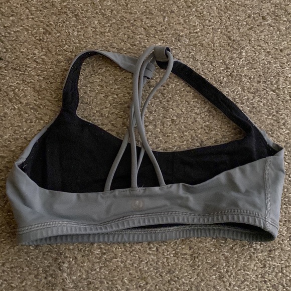 Size 4 lululemon sports bra - Picture 2 of 2